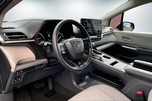 2024 Toyota Sienna LE