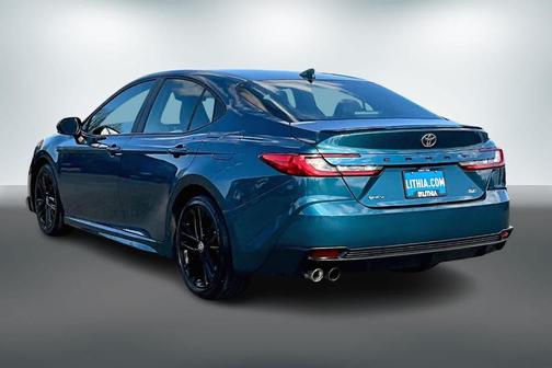 Ocean 2025 Toyota Camry SE