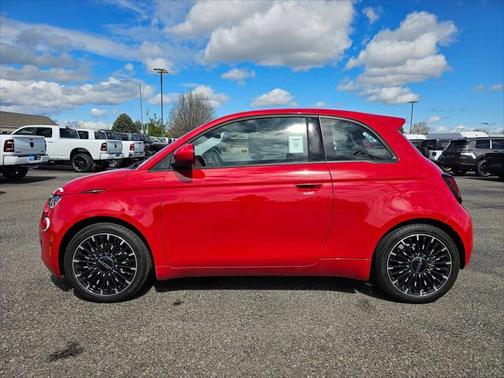 2024 FIAT 500e Base