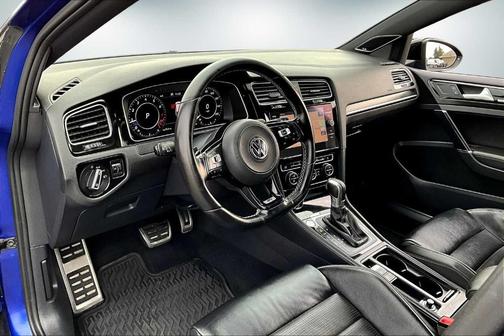 2018 Volkswagen Golf R 2.0T w/DCC & Navigation