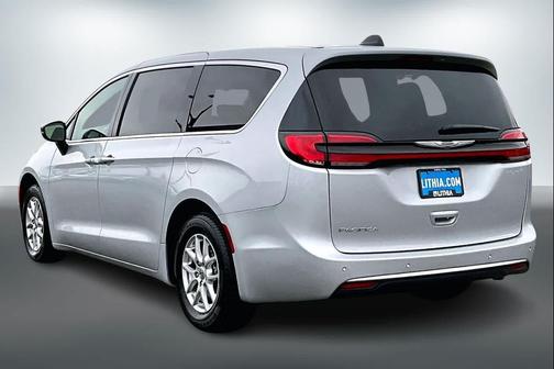 2024 Chrysler Pacifica Touring-L