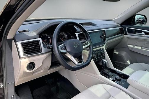 Deep Black Pearl Effect 2021 Volkswagen Atlas 3.6 V6 SE w/ Technology