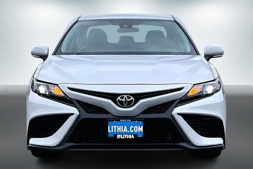 Ice Edge 2023 Toyota Camry SE