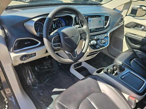 2023 Chrysler Pacifica Touring-L