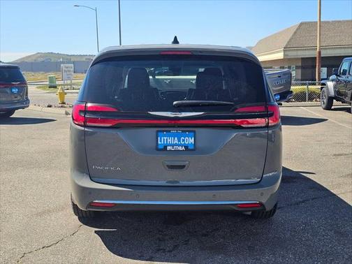 2023 Chrysler Pacifica Touring-L