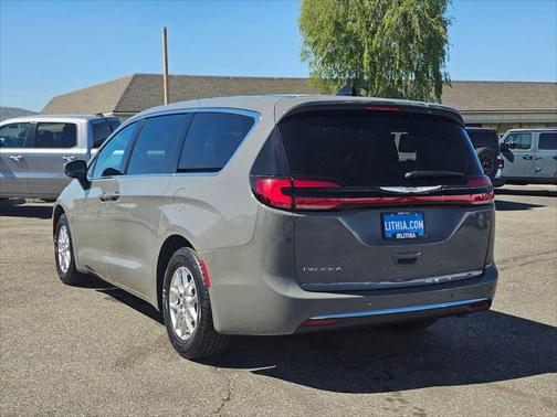 2023 Chrysler Pacifica Touring-L