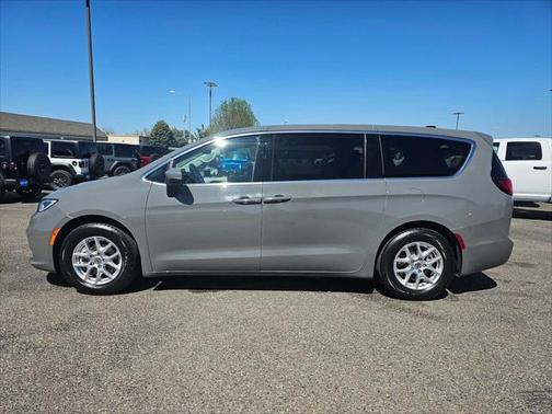2023 Chrysler Pacifica Touring-L