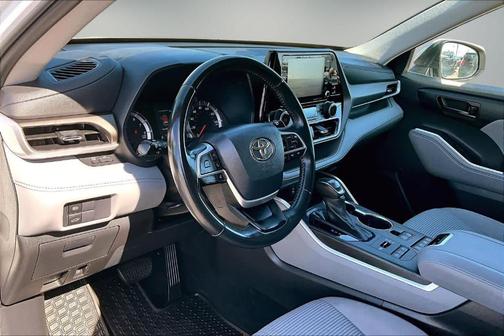 Wind Chill Pearl 2022 Toyota Highlander LE
