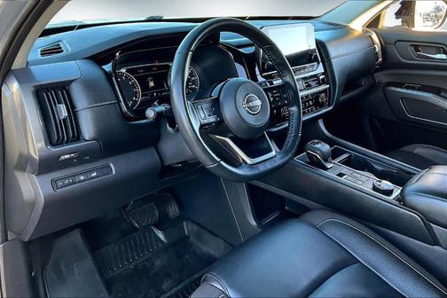 2022 Nissan Pathfinder SL