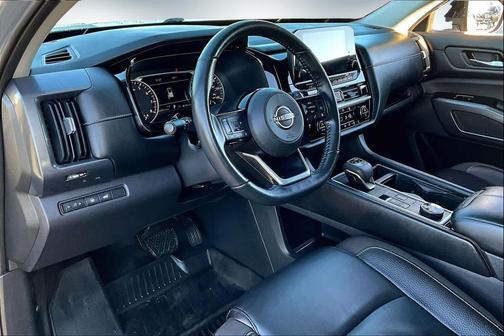 2022 Nissan Pathfinder SL