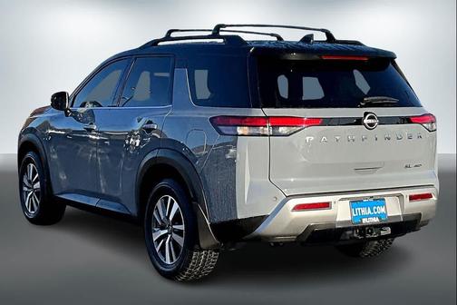 2022 Nissan Pathfinder SL