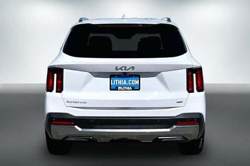 White 2025 Kia Sorento EX