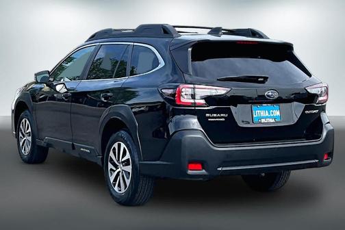 Crystal Black Silica 2024 Subaru Outback Premium