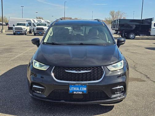 2023 Chrysler Pacifica Touring-L