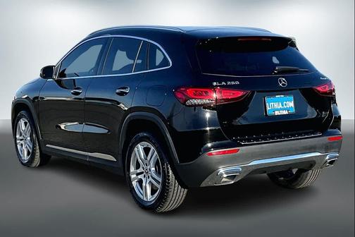 2022 Mercedes-Benz GLA 250 Base 4MATIC