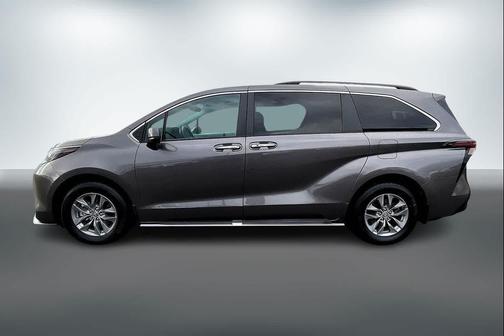 2023 Toyota Sienna 