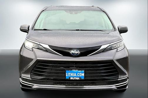 2023 Toyota Sienna 