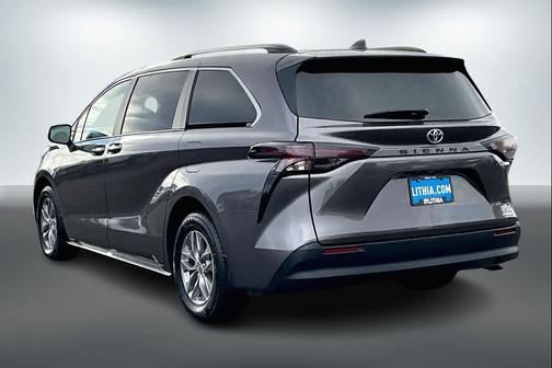 2023 Toyota Sienna 