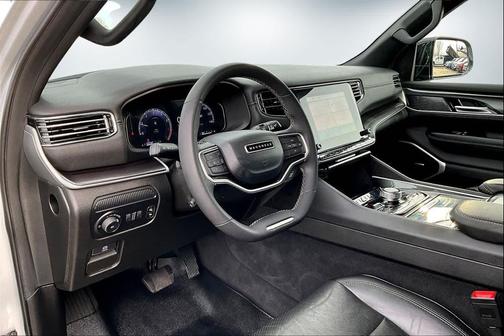 2023 Jeep Wagoneer Base