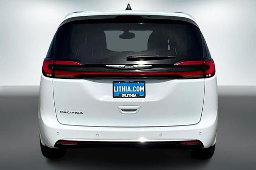 2024 Chrysler Pacifica Touring-L