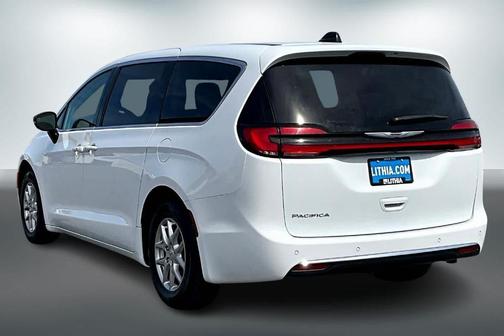 2024 Chrysler Pacifica Touring-L