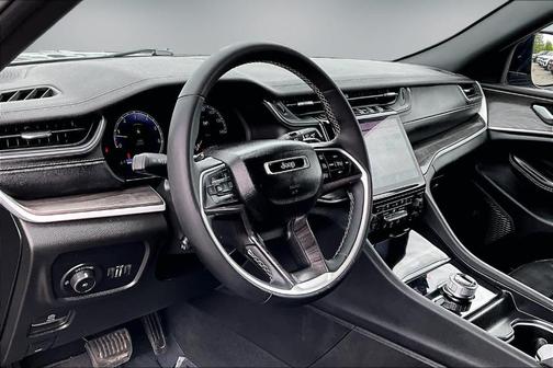 Metallic 2024 Jeep Grand Cherokee Limited