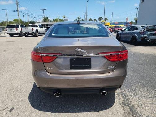 2017 Jaguar XF 35t Prestige