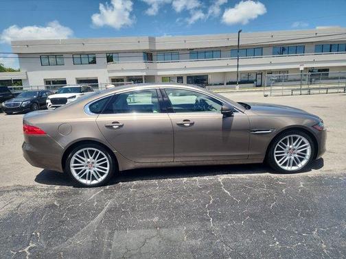 2017 Jaguar XF 35t Prestige