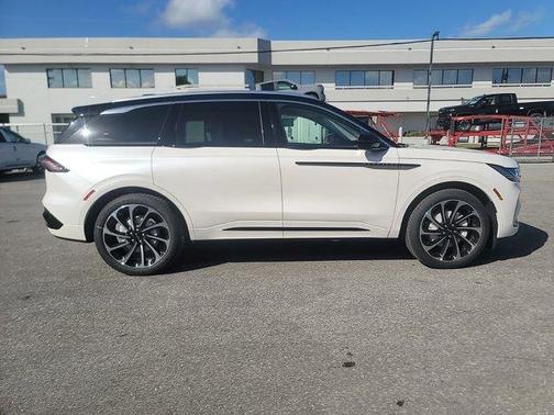2025 Lincoln Nautilus Black Label