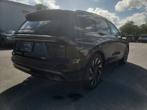 2025 Lincoln Nautilus Black Label