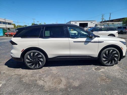 2025 Lincoln Nautilus Reserve