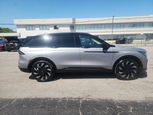 2025 Lincoln Nautilus Reserve