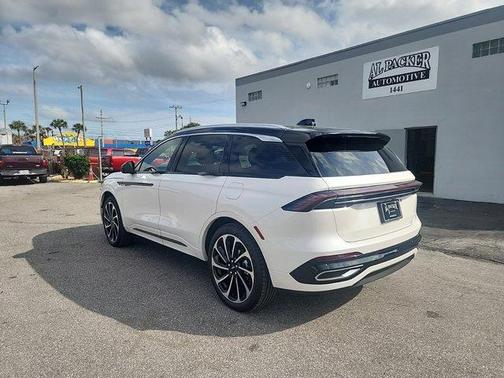 2025 Lincoln Nautilus Black Label
