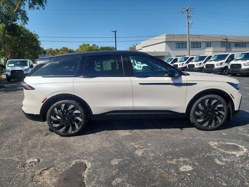 2025 Lincoln Nautilus Reserve
