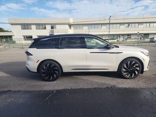 2025 Lincoln Nautilus Black Label