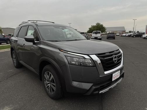2025 Nissan Pathfinder SL 4WD