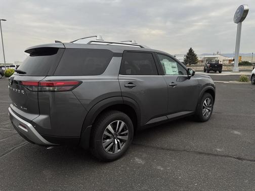 2025 Nissan Pathfinder SL 4WD