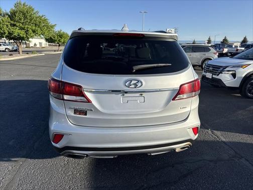 2017 Hyundai SANTA FE SE