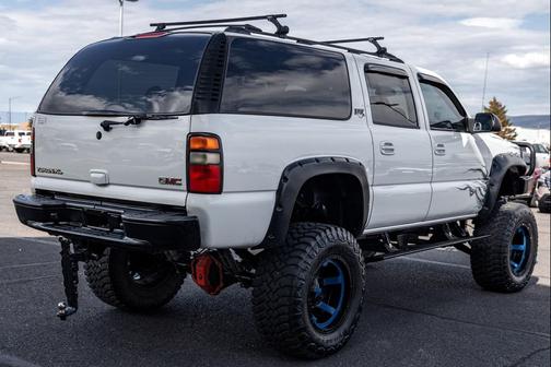 2005 GMC Yukon XL 2500 SLT
