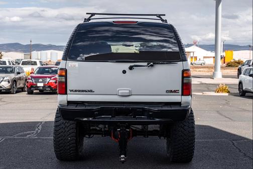 2005 GMC Yukon XL 2500 SLT