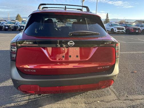 2026 Nissan Kicks SR