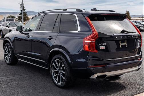 2016 Volvo XC90 T6 Momentum