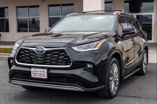 2023 Toyota Highlander Hybrid Platinum