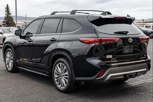 2023 Toyota Highlander Hybrid Platinum