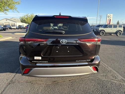 Amber 2021 Toyota Highlander Platinum