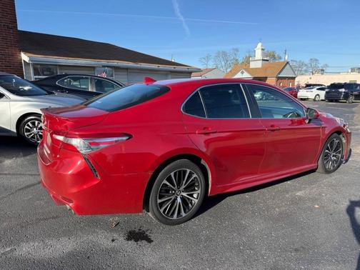 2020 Toyota Camry SE