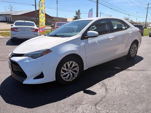 Super White 2018 Toyota Corolla L