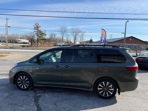 2019 Toyota Sienna LE