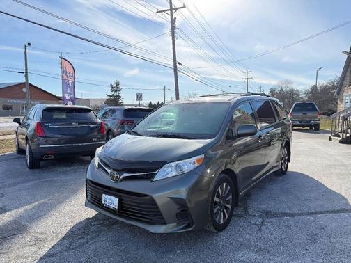 2019 Toyota Sienna LE