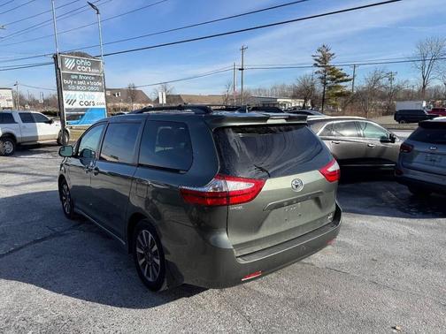 2019 Toyota Sienna LE